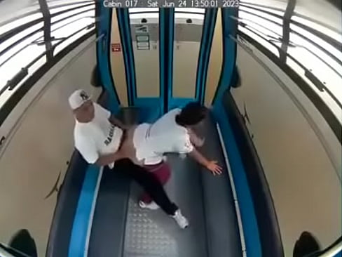 Rico sexo casual en telef&eacute;rico - cablebus